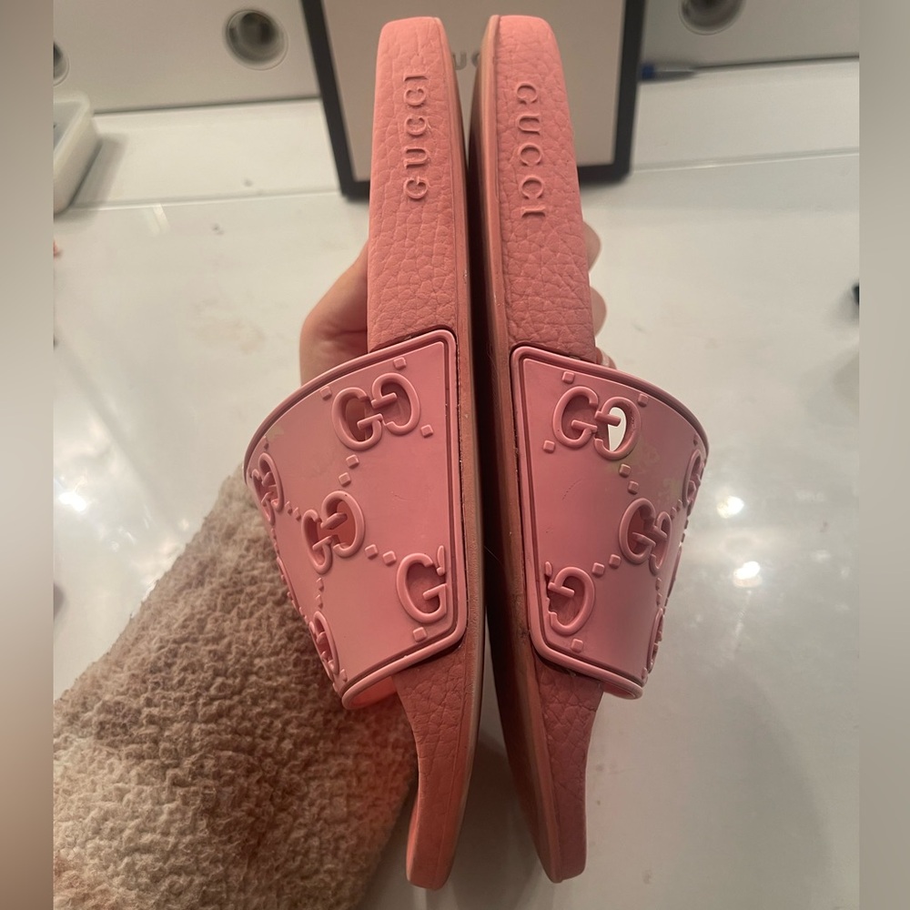 Pink Gucci Slides 'Rubber GG Rose' - Picture 7 of 10